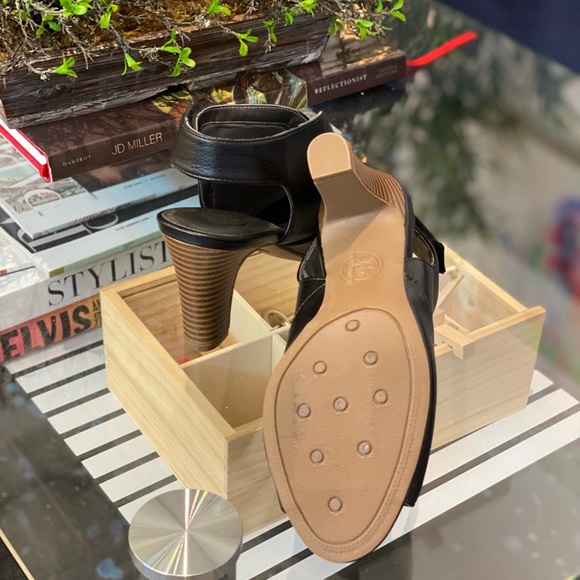 Black Comfy Heels - Picture 3 of 4